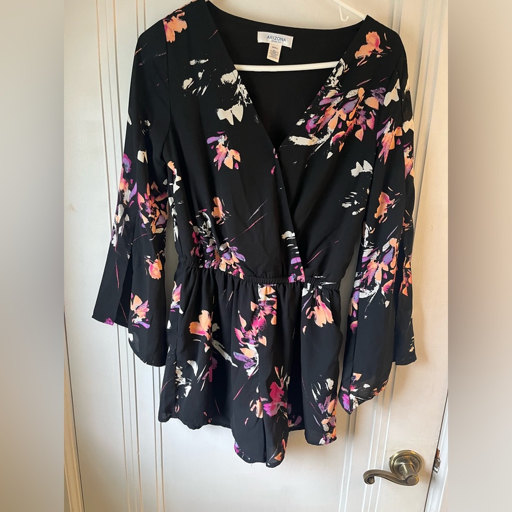 Arizona Jeans Women’s Small Romper Black Floral Flowers Shorts Spring Summer